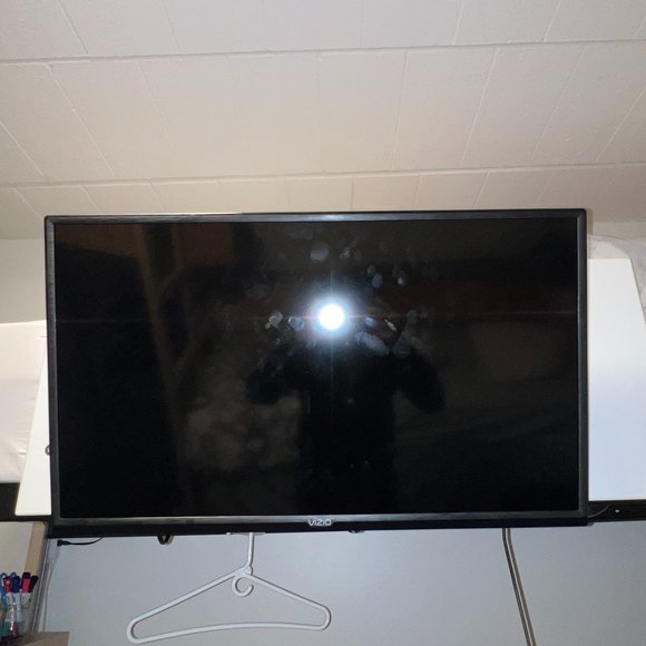 Vizio TV - Picture 1 of 2
